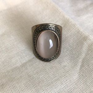 Mauve stone ring